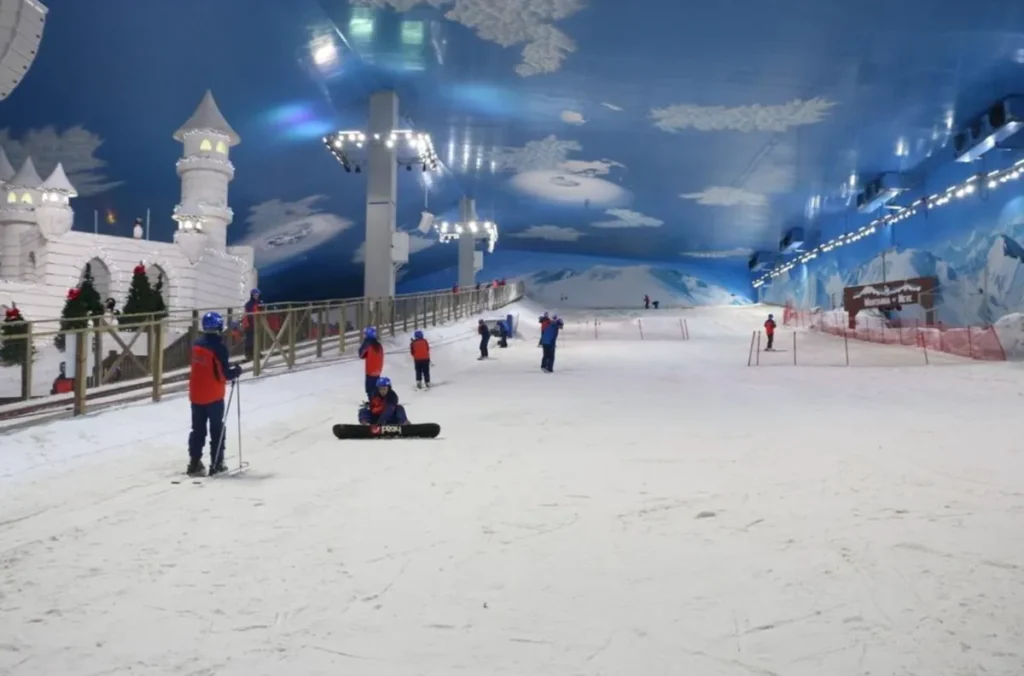 O Snowland oferece experiência de neve o ano inteiro em Gramado