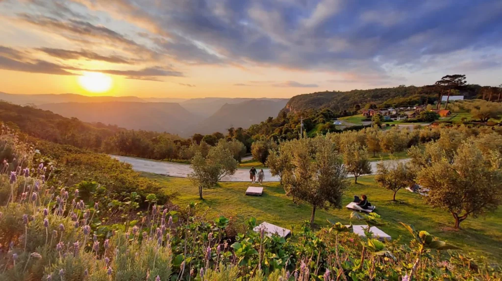 O pôr do sol na Serra Gaúcha proporciona paisagens inesquecíveis