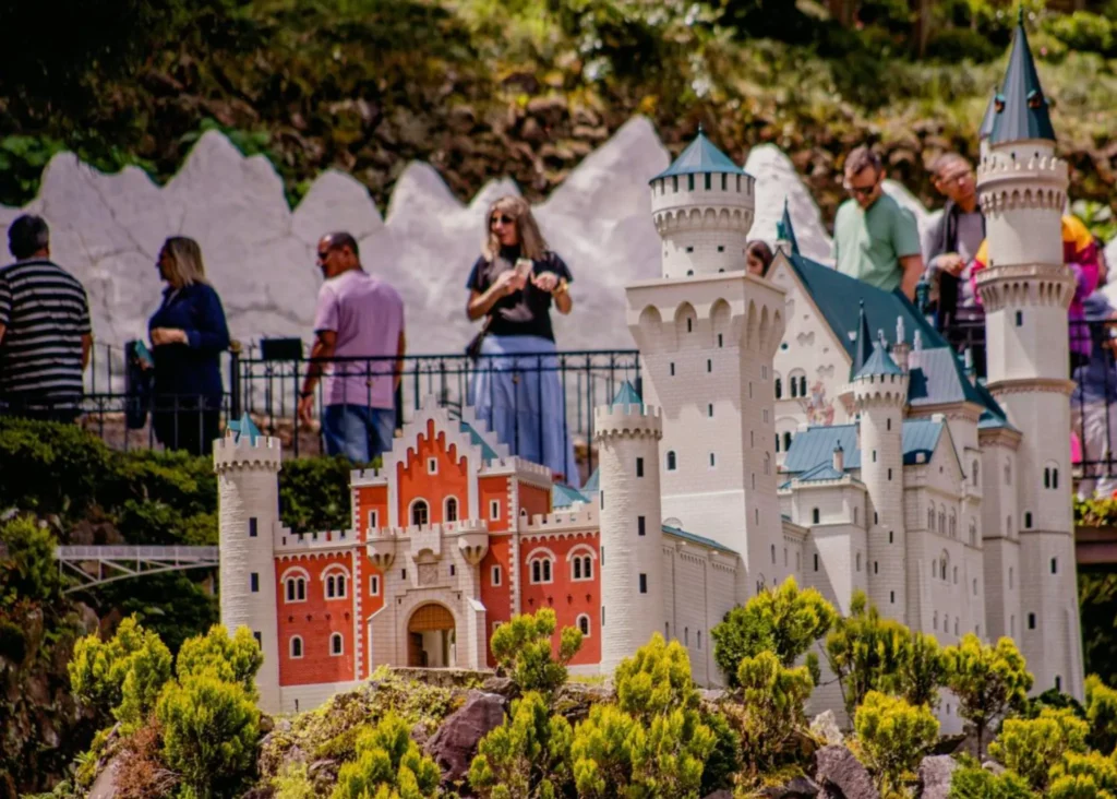 Castelo Neuschwanstein, da Alemanha, no Mini Mundo de Gramado