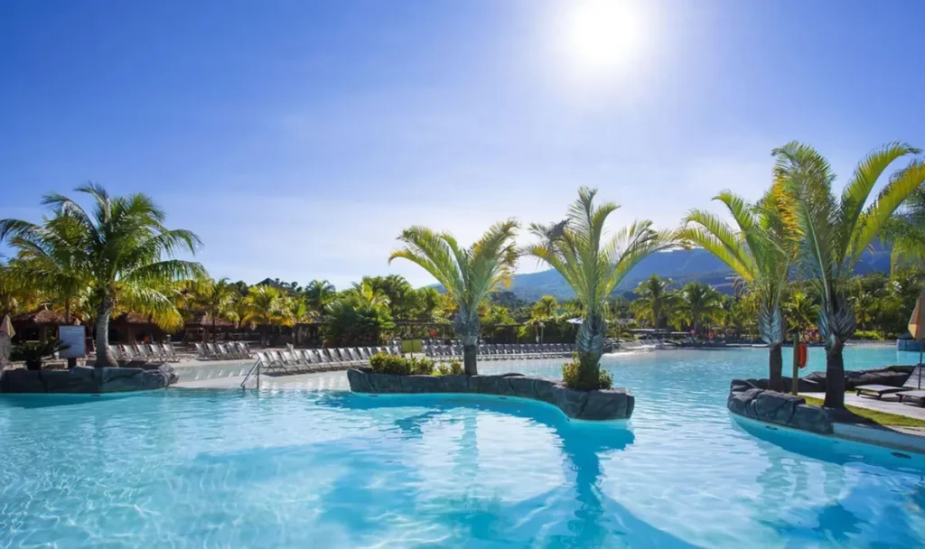 As piscinas termais do Rio Quente Resorts são ideais para descanso em família.