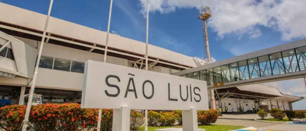 Entrada do Aeroporto Internacional de São Luís, principal porta de entrada para os Lençóis Maranhenses.