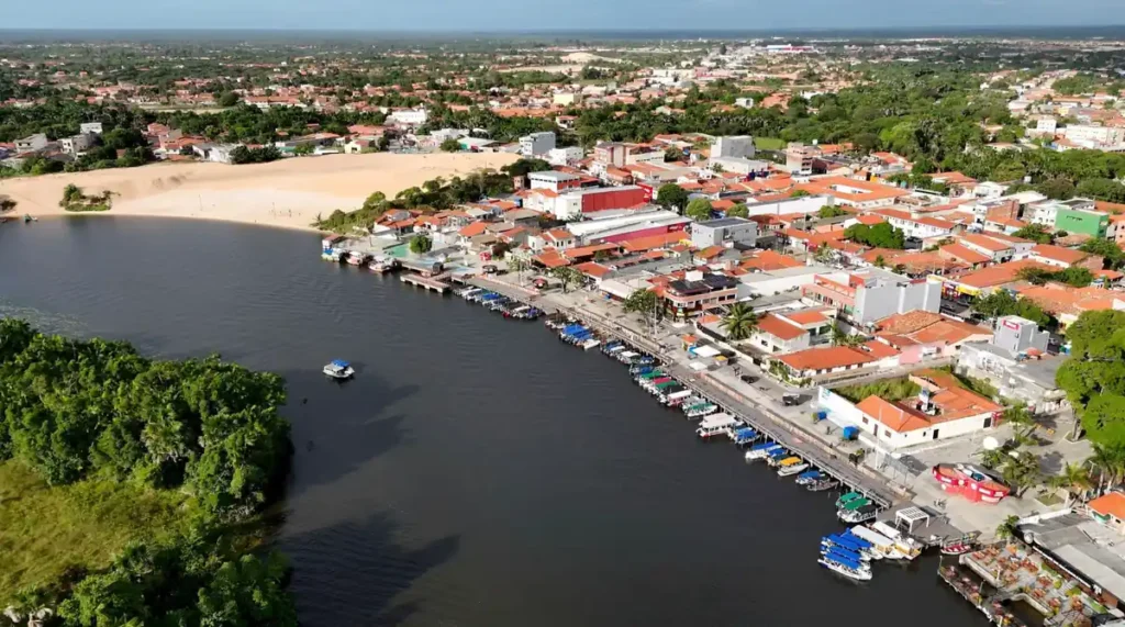 Barreirinhas é a principal base turística dos Lençóis Maranhenses e oferece a melhor infraestrutura da região.