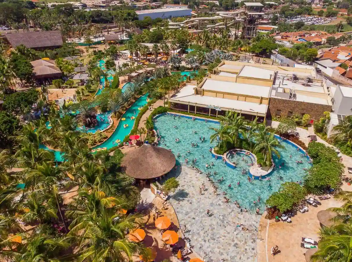 Vista aérea das piscinas do Hot Beach Resort em Olímpia